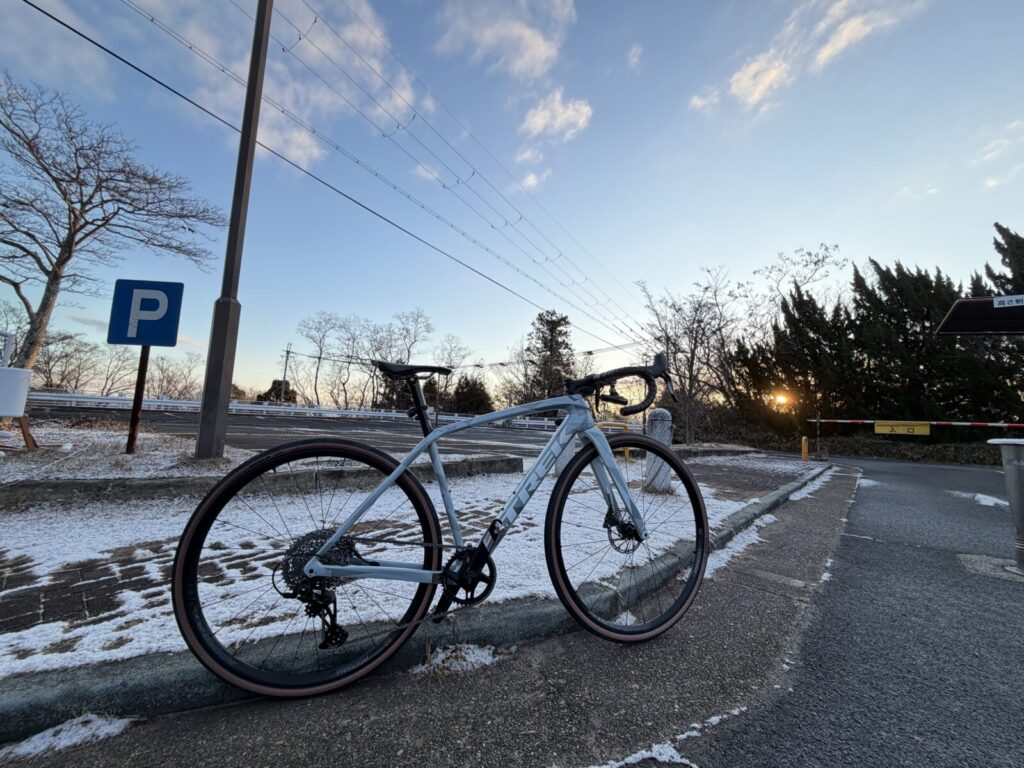 雪の朝練に出る35cタイヤ仕様のTrek Boone 5