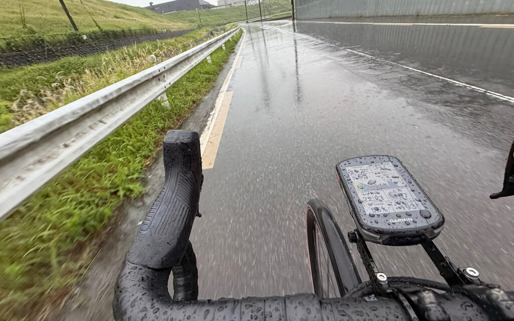 雨のロードバイクトレーニング