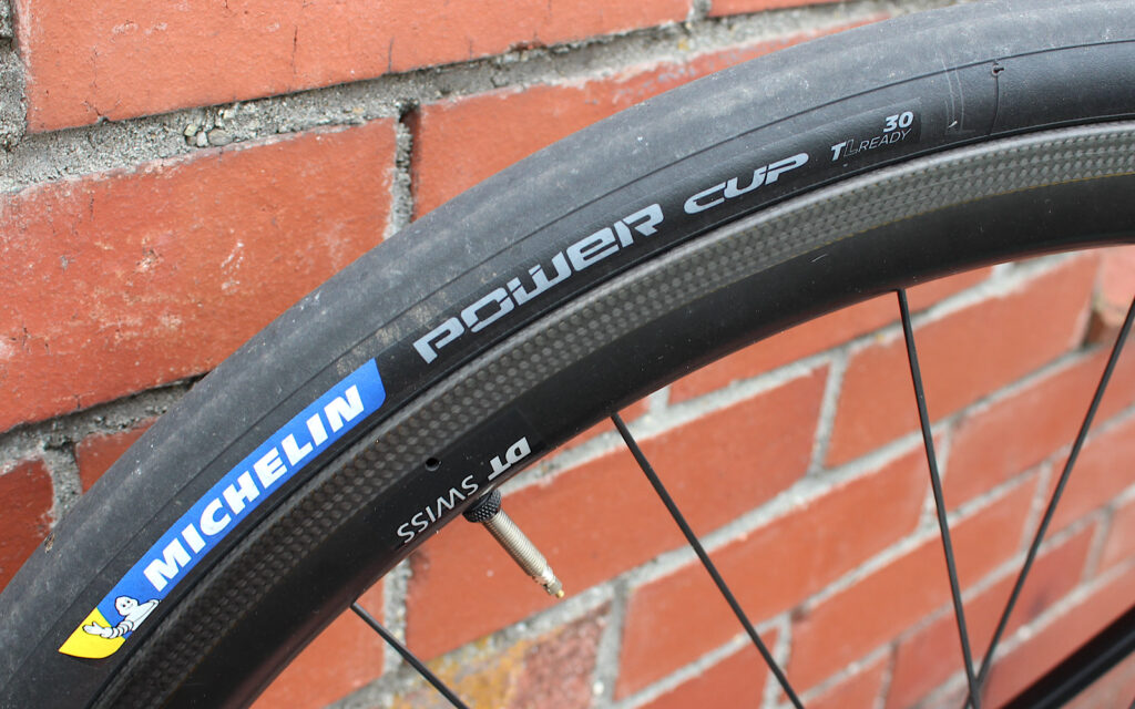 カーボンホイールに装着したMichelin Power Cup TLR 30C