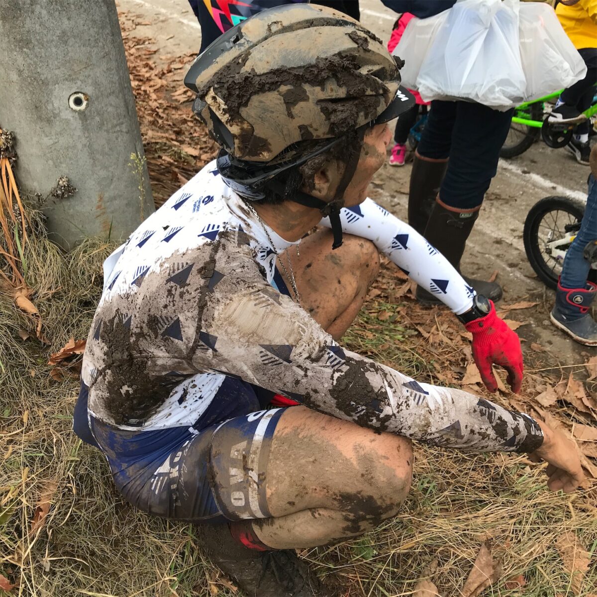 f:id:haruki_mattari:20191125110704j:image 2019-2020 野辺山シクロクロス C2。ホールショットからの半分チョコレート。