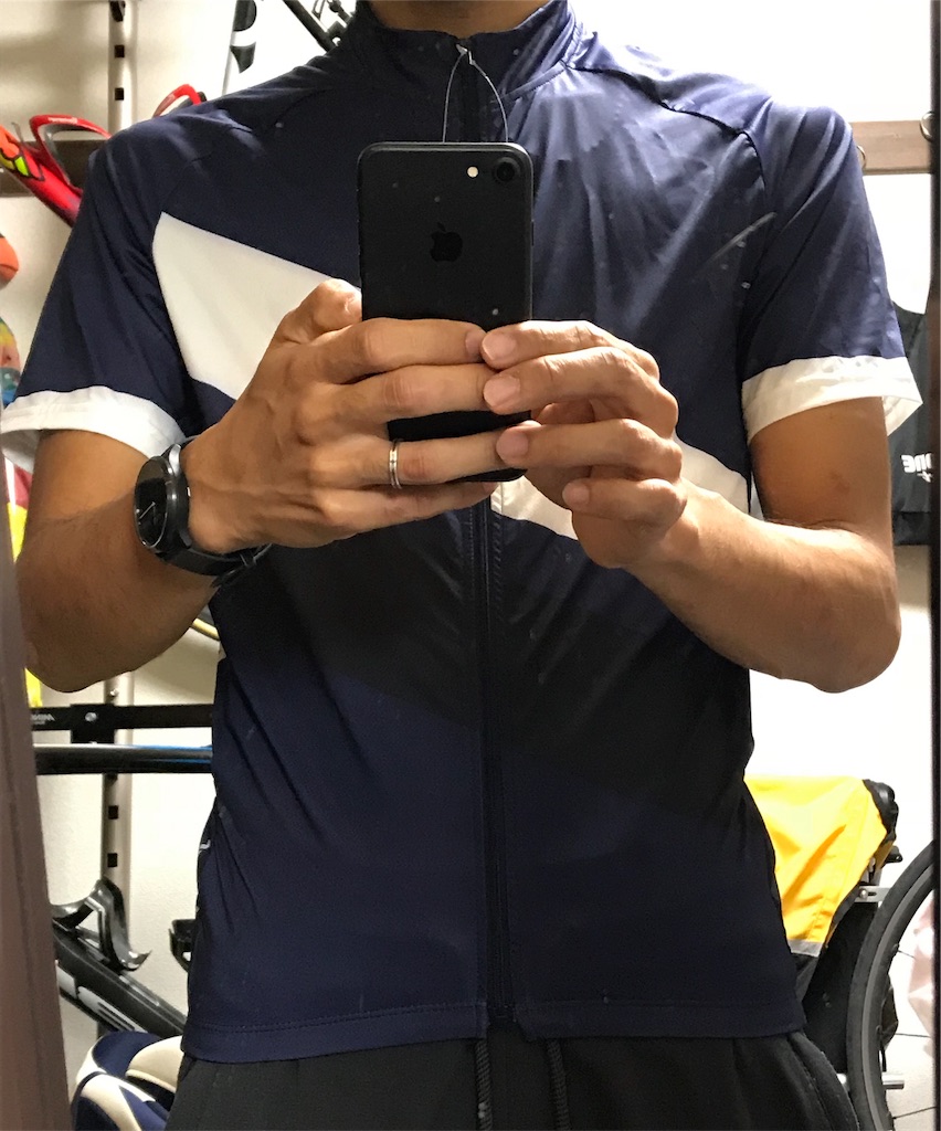 【レビュー】激安で話題のデカトロンでサイクルジャージを買ってみた。→5分で返品した。