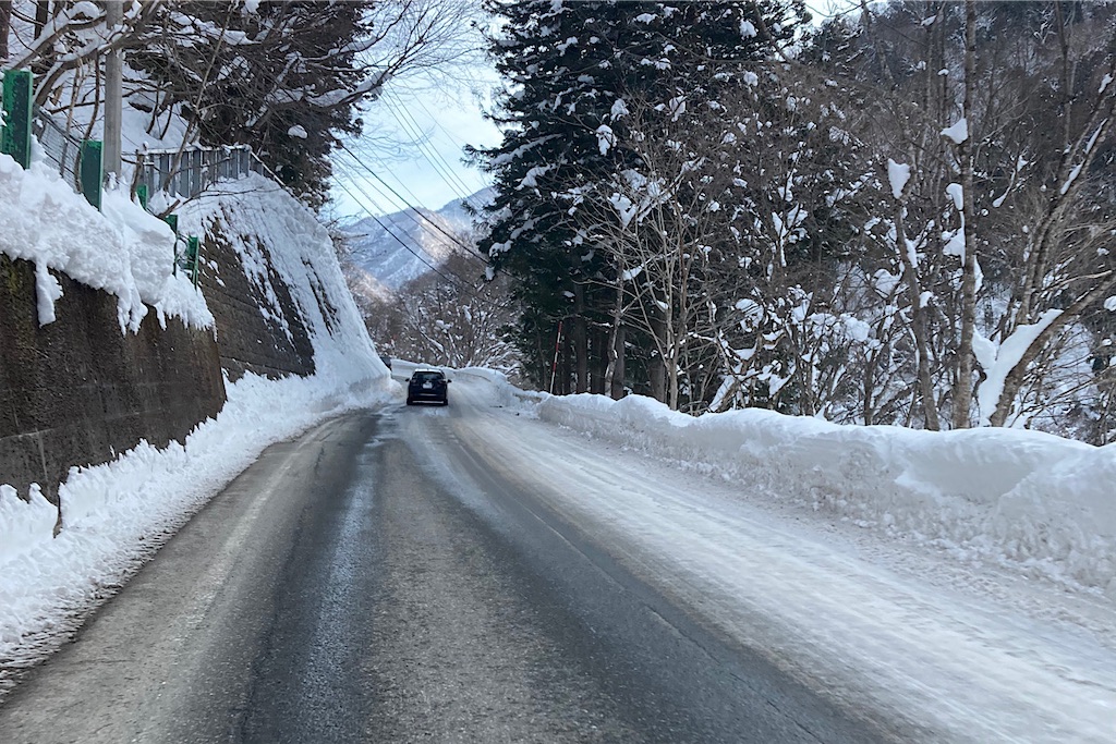 激安アジアンスタッドレスWin-Turi 212で雪山を登る①凍結路面